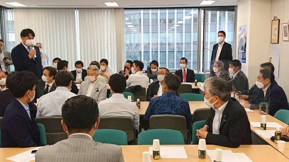 正午、私は金子原二郎大臣が所属する「宏池会」の会合に出席し、岸田文雄総理がご出席のなか入会が許されました